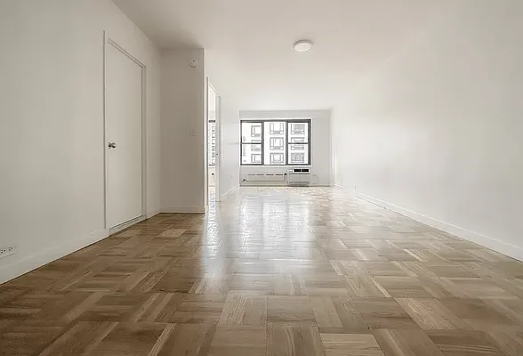 Rented by Manhattan Realty Group | media 10