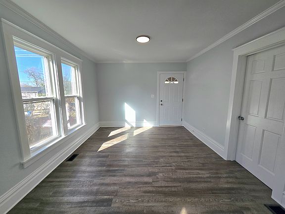4th image of 328 Rosewood Ave