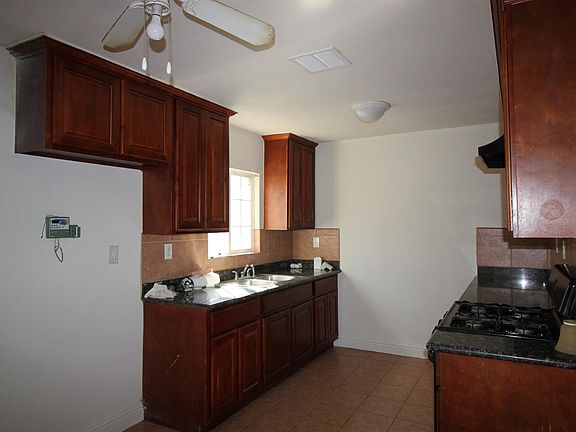 3rd image of 4704 E Thomas Ave