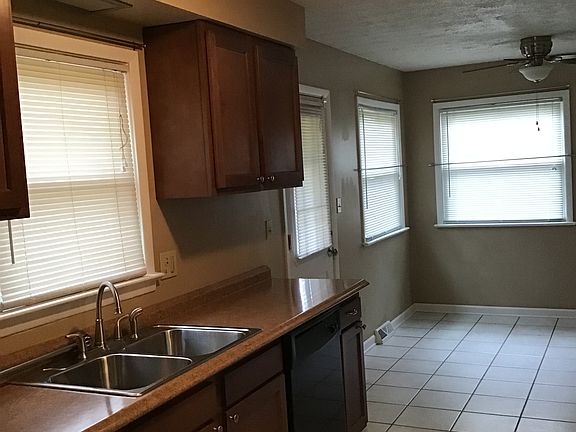 3rd image of 24150 Effingham Blvd