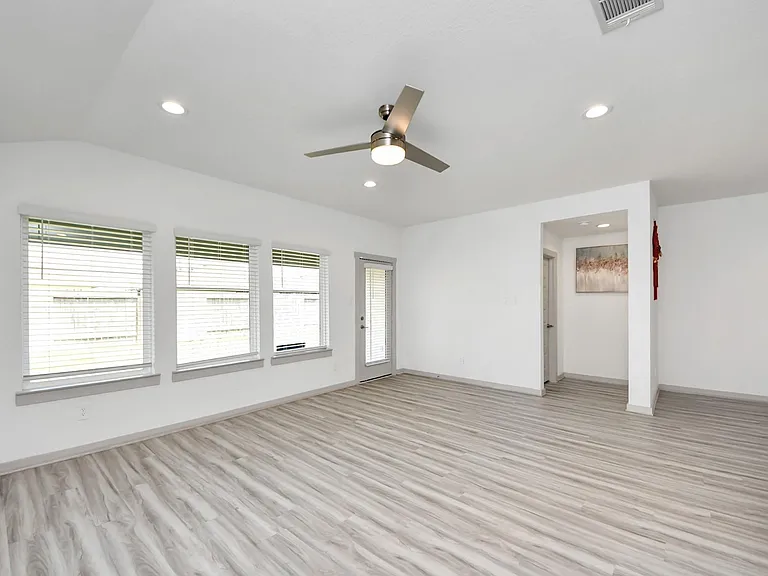 7007 Fleetwood Crescent Way — Photo 4