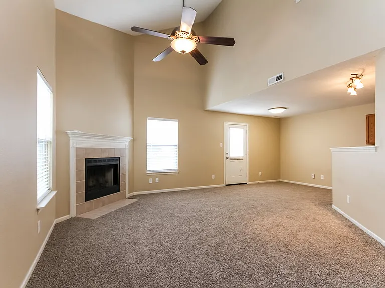 1178 Kenwood Dr — Photo 3