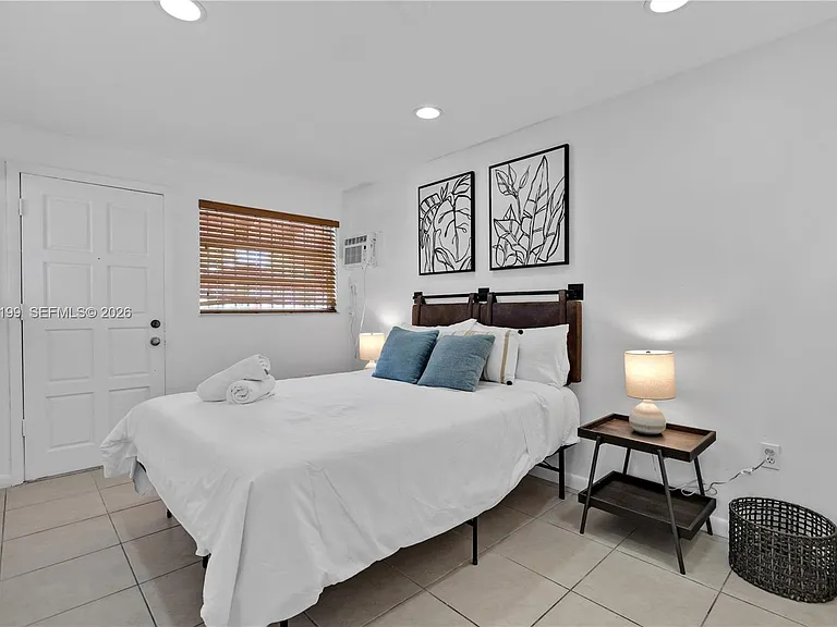 1841 SW 21st Ter #B — Photo 7