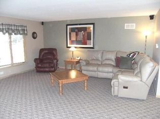 6101 Boca Rio Dr, Oak Forest, IL 60452