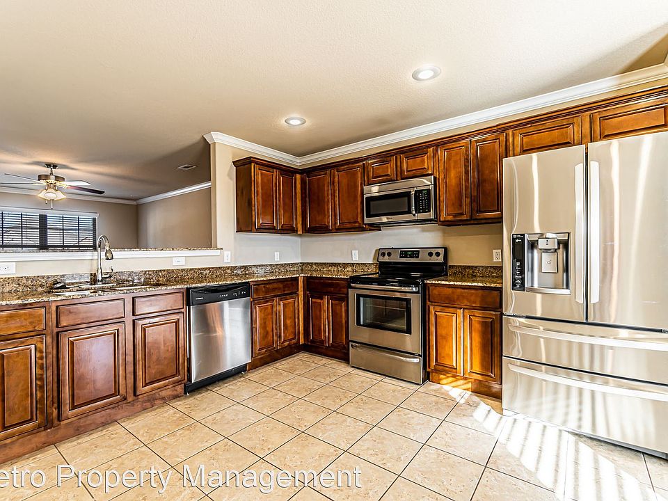 1st image of 2507 Lakewood Dr