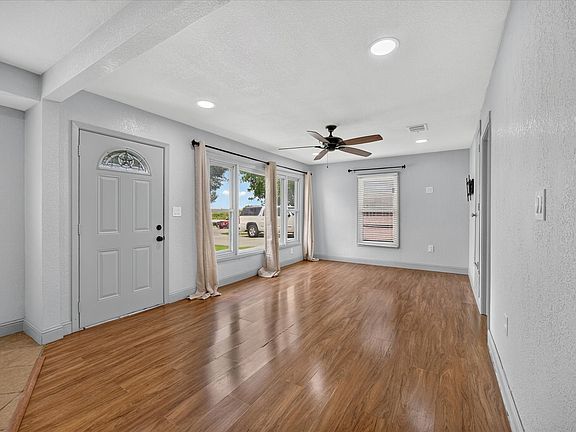 3rd image of 2344 Beaumont St