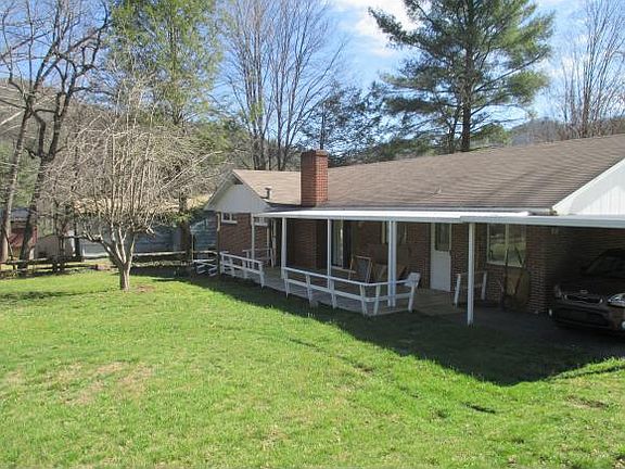3rd image of 811 Dogwood Dr