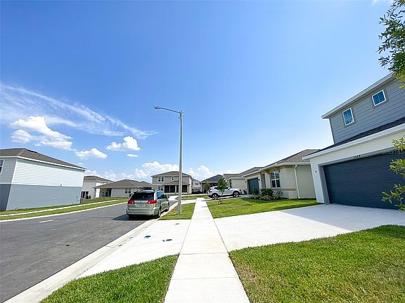 3rd image of 1564 Aspen Ave