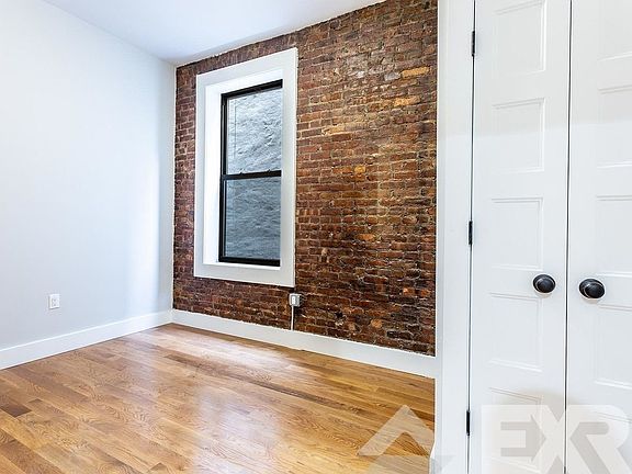 4th image of 1055 Dean St #1X