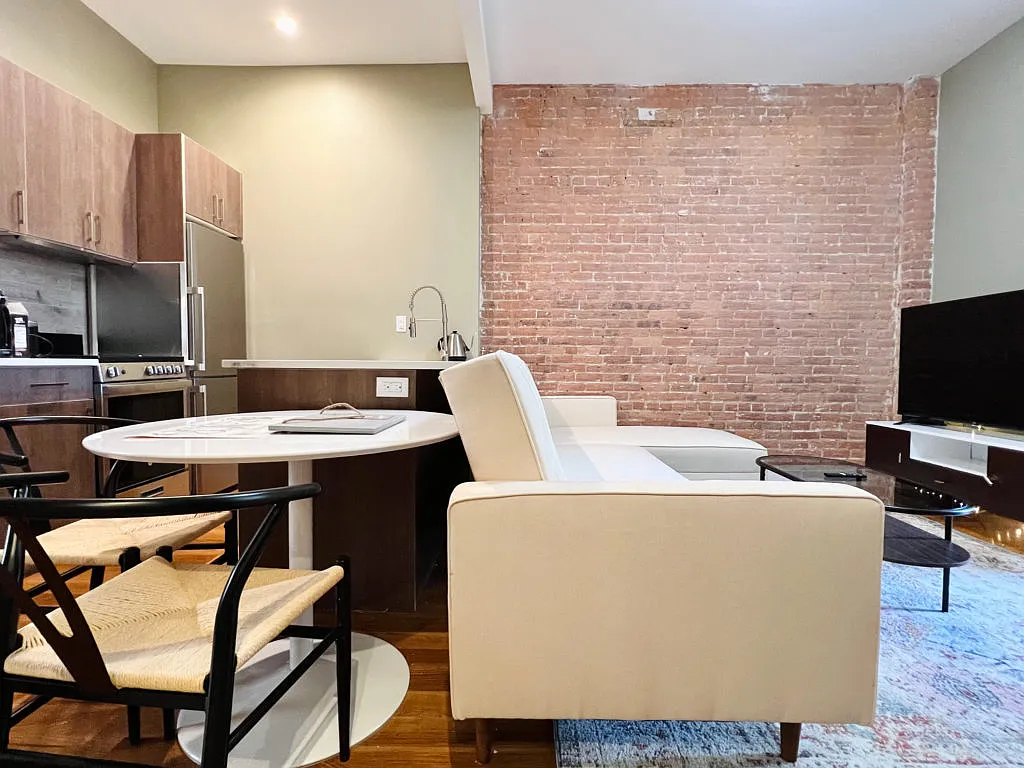 Building Photo - 1817 Putnam Ave #254-2