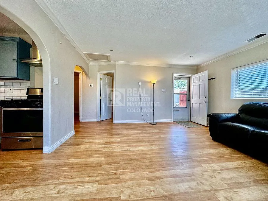 Charming Home in Overland Park — Photo 2