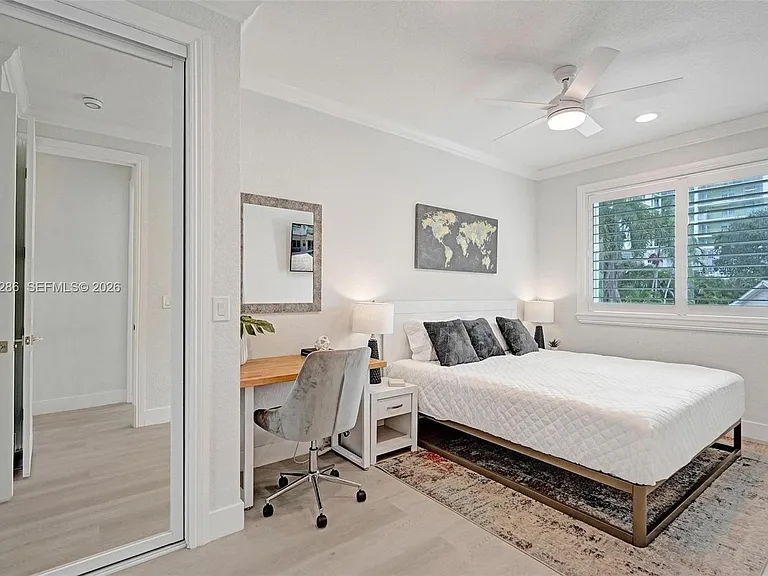 453 SW 5th Ave — Photo 56