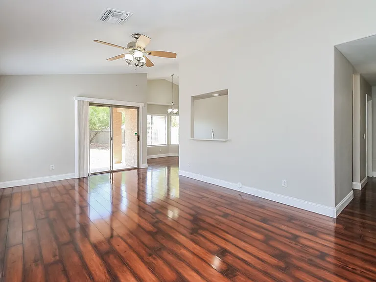 1617 W Kesler Ln — Photo 3