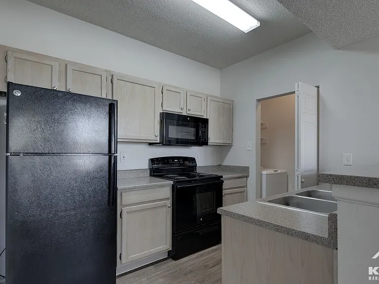 La Crosse Apartments — Photo 34