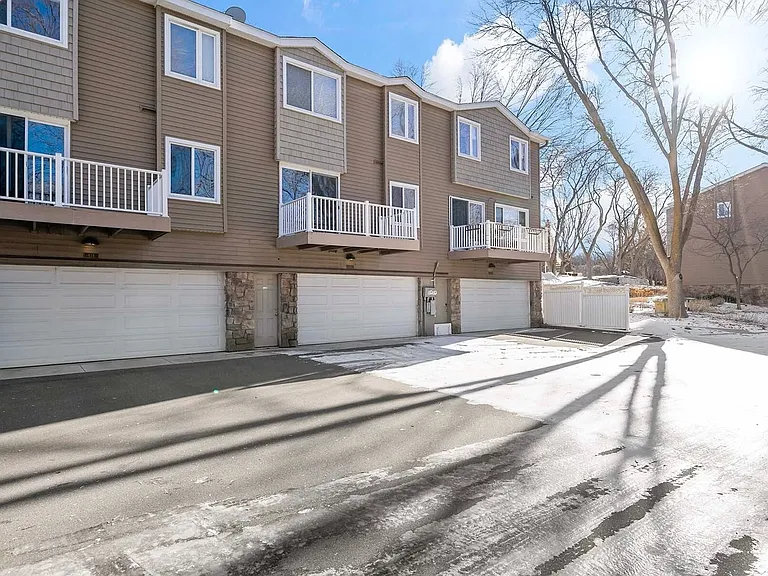 432 Pondridge Cir — Photo 2