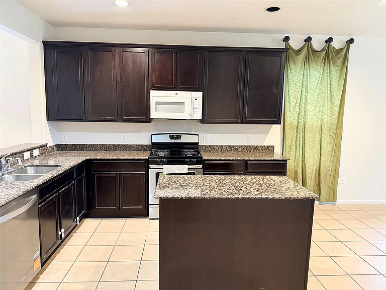 1331 S Maple Dr — Photo 9