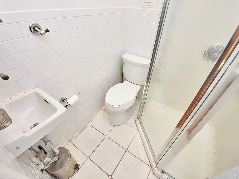 170 Elizabeth St #2 — Photo 11