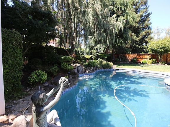 3rd image of 2336 Grenoble Dr