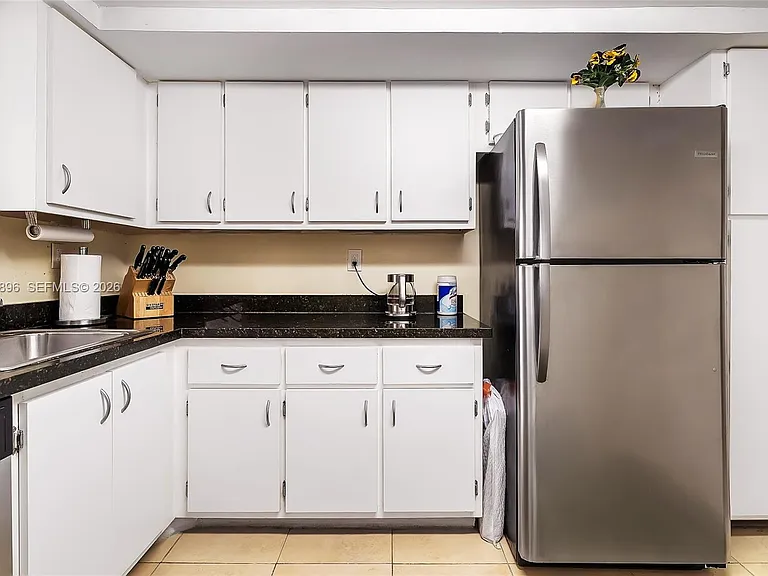 800 Parkview Dr #901 — Photo 18