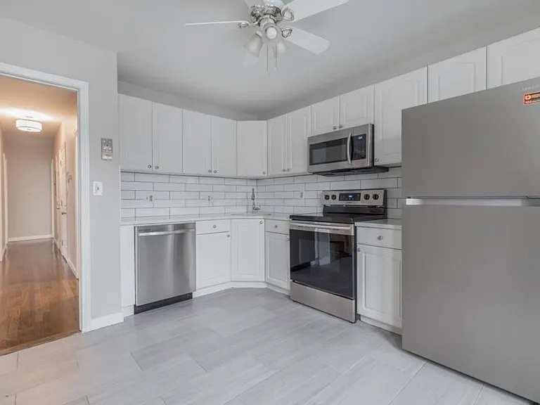 15 Aspinwall Ave #4 — Photo 2