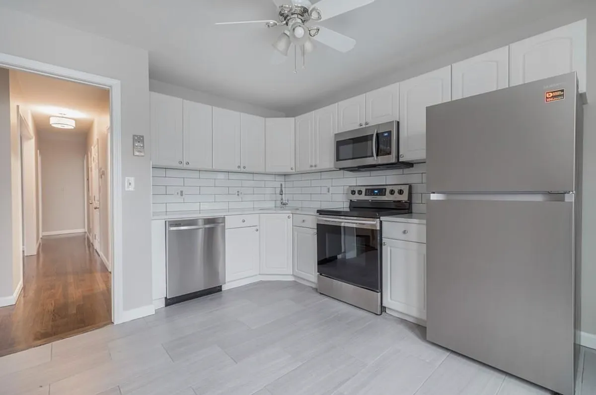 Building Photo - 15 Aspinwall Ave #4