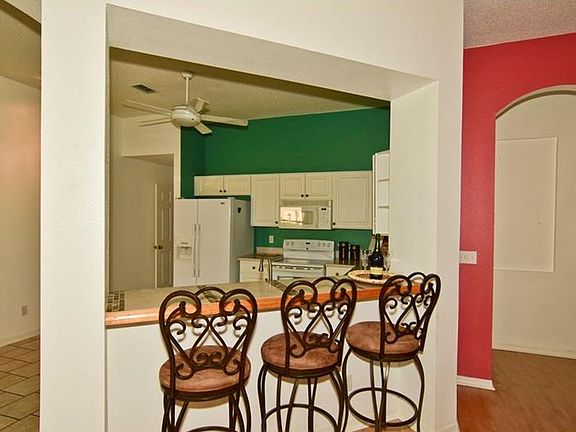4th image of 810 Staffordshire Ln #12
