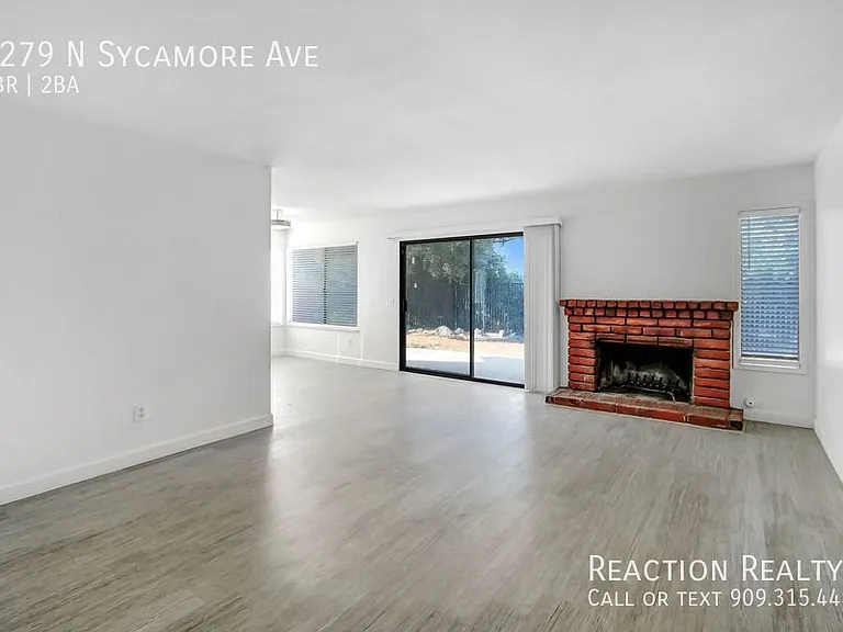 2279 N Sycamore Ave — Photo 2