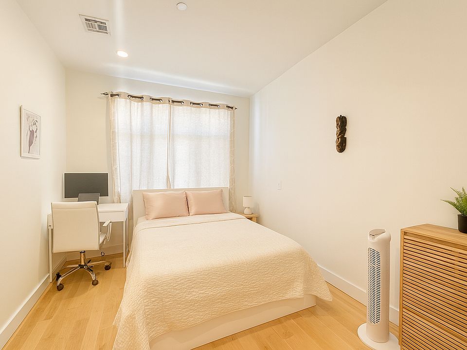 2nd image of 818 Lexington Ave APT 4G