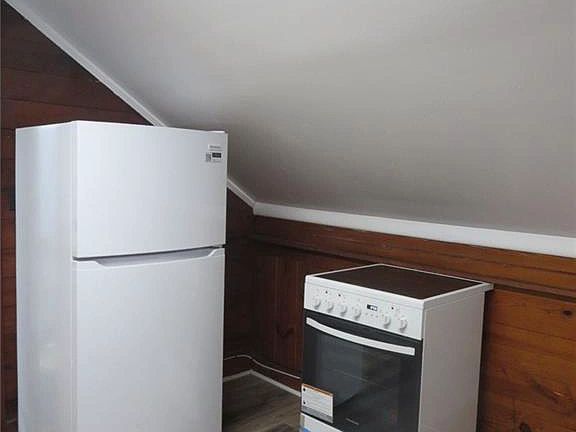 4th image of 409 Hobart Ave APT C