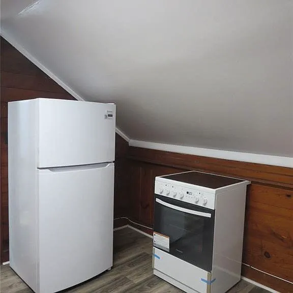 409 Hobart Ave #C — Photo 4