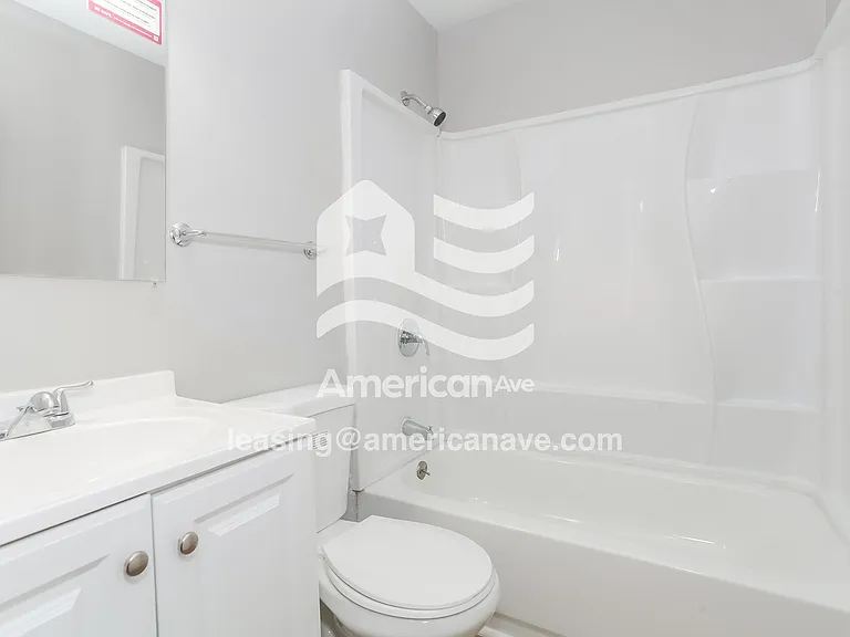 1467974_013_bathroom_14120744.jpg