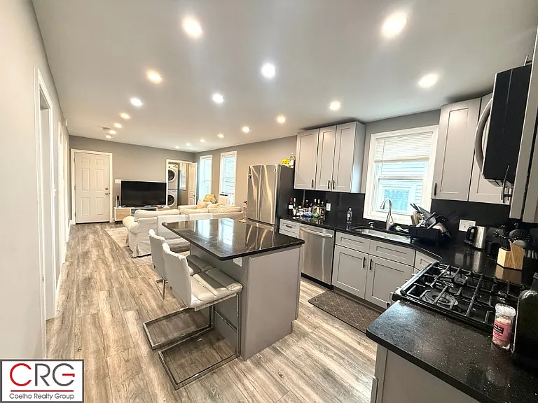 14 Vermont Ave #3 — Photo 2