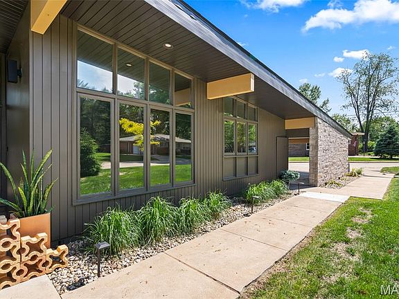 3rd image of 605 Dolphin Dr W