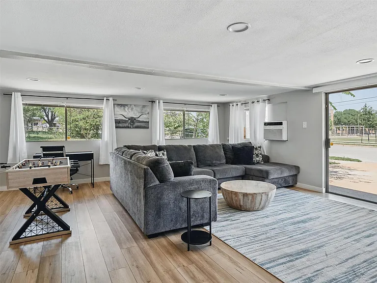 7706 Delafield Ln — Photo 16