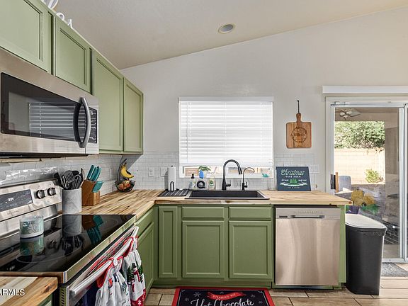 3rd image of 11242 W GLENROSA Avenue