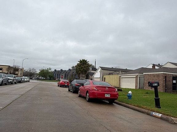4th image of 9614 Langdon Ln