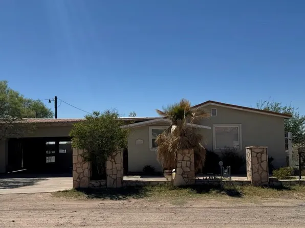 916 1/2 S Elizabeth St, Crane, TX 79731