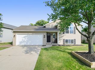 280 Prairie Run Dr, Cedar Springs, MI 49319