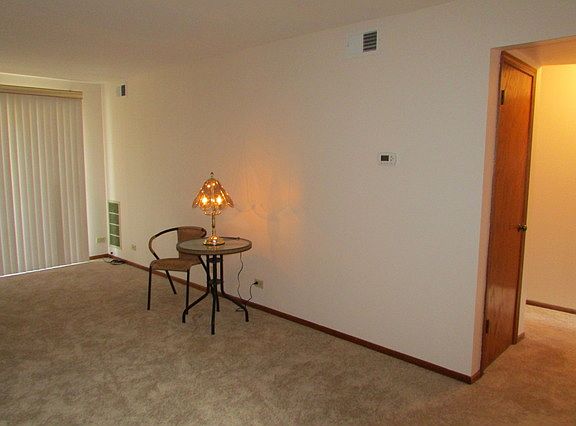 3rd image of 5973 N Northwest Hwy APT 3B