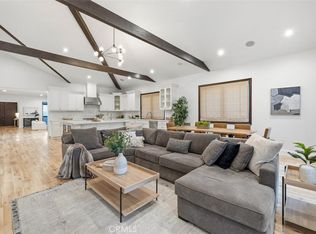 22953 Oxnard St, Woodland Hills, CA 91367