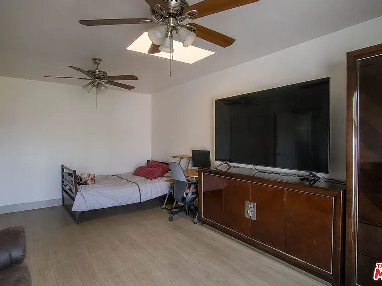 2223 W 78th Pl — Photo 20