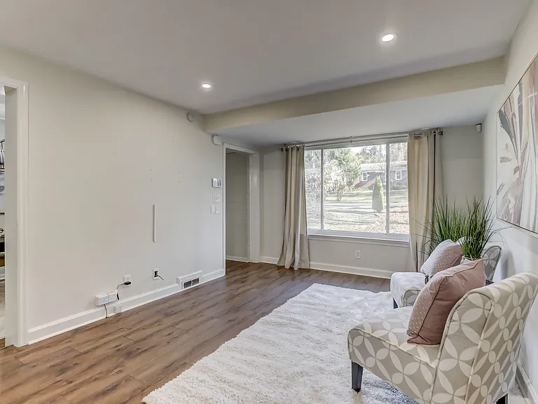 3325 Eastwood Dr — Photo 10