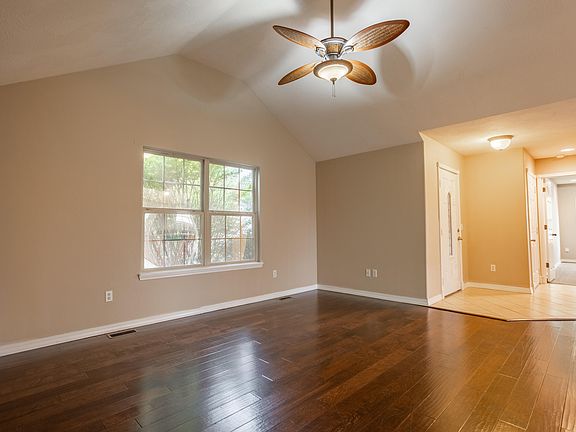5th image of 587 S Canterbury Lane