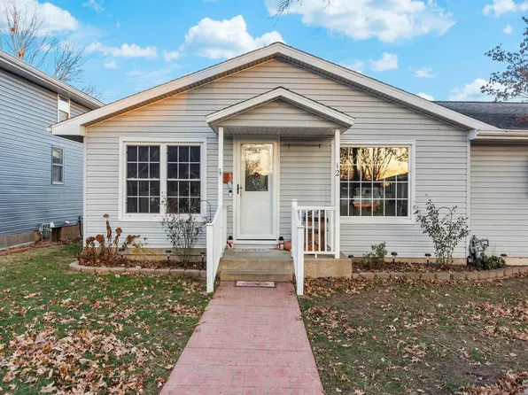 12 N High St, Smithton, IL 62285