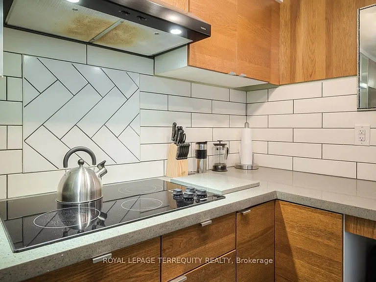 26A Scarlett Rd #BASEMENT — Photo 10