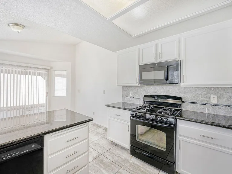 6472 Burlwood Way — Photo 9