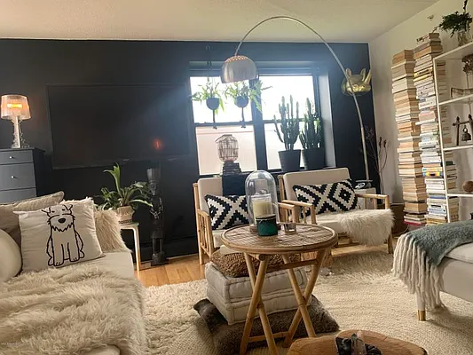 Sold by REMAX Elite | media 17