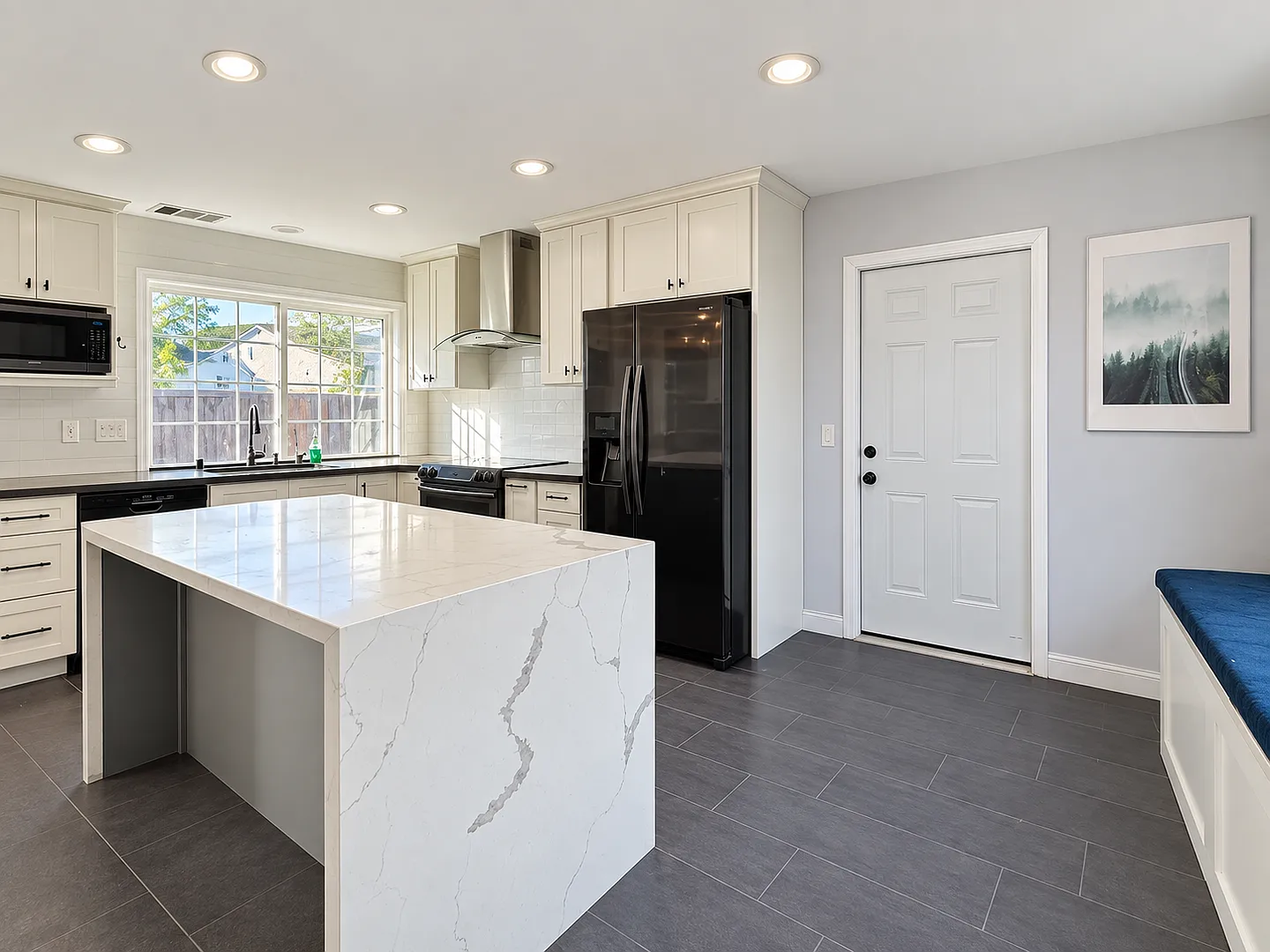 Spacious Single-Story Fremont Home in a Desirable Cul-de-Sac Location — Photo 4