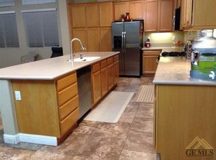 12001 Christmas Rose Dr, Bakersfield, CA 93311