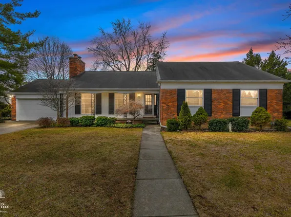 25 Blairmoor Ct, Grosse Pointe Shores, MI 48236